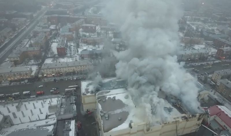 Расте броят на жертвите при големия пожар в руския мол ВИДЕО и СНИМКИ