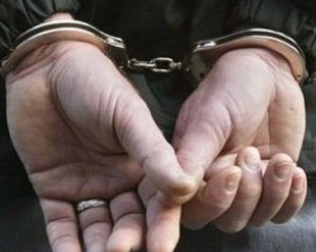 Арестуваха българин в Сърбия, криел пистолети и боеприпаси