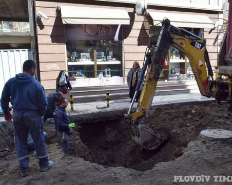 Десетки пловдивчани останаха на сухо днес заради аварии