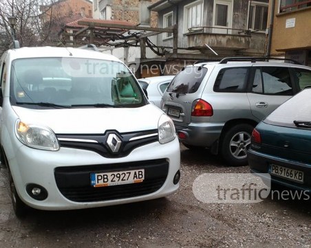 Шофьор запуши три коли в Кючука, съседите викат полиция СНИМКИ