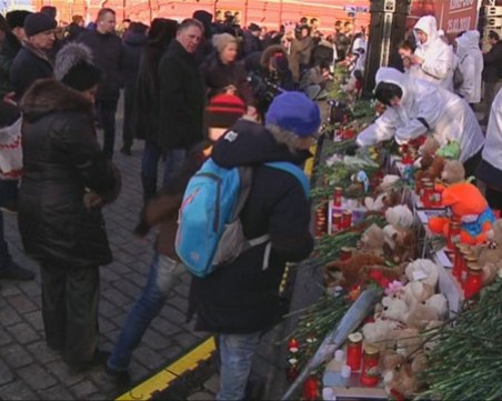 Ден на траур в Русия заради жертвите от Кемерово, протестите продължават