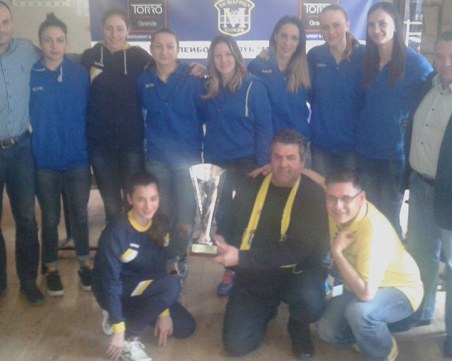 Марица показа Купата и увери: Целим се още по-нагоре СНИМКИ