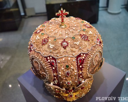 Златна митра, жезъл от кост на сом и други съкровища шашнаха пловдивчани СНИМКИ