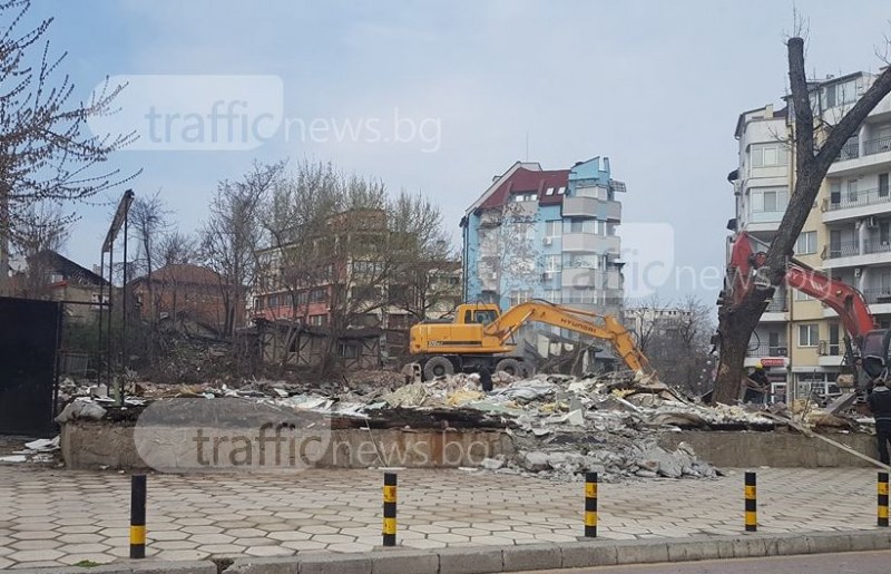 Няма и помен от култовото Папараци, сринаха го със земята СНИМКИ