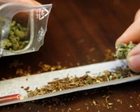 Полицията намери два тайника с 6 кг марихуана в Първомай