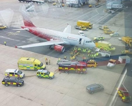 Руснаците в блокирания самолет на “Гетуик“ изпаднали в паника