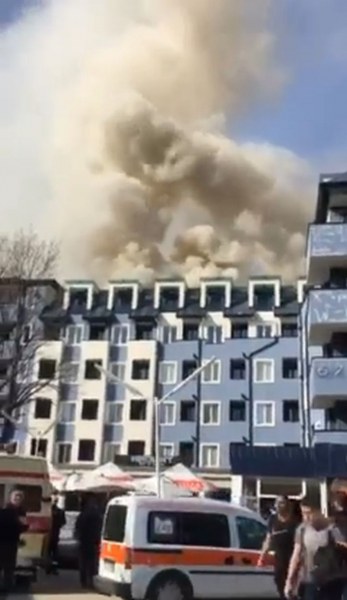 “Блока с уравненията“ пламна, евакуират хората от сградата ВИДЕО