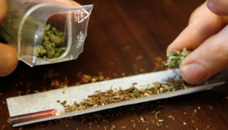 Полицията намери два тайника с 6 кг марихуана в Първомай