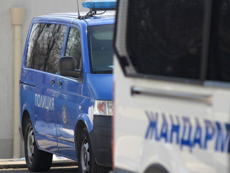 Въоръжени крадци отмъкнаха инкасо автомобил на Кауфланд с над 300 бона