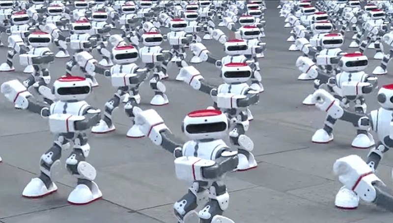 1372 робота танцуват за рекорд на Гинес ВИДЕО