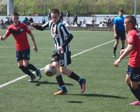 Младшата на Локо с минимална победа над Асеновец