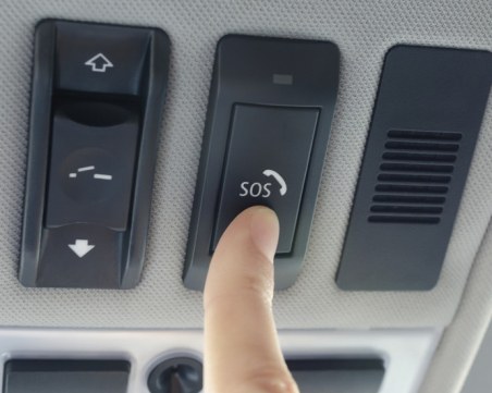 Всички нови автомобили вече ще имат... SOS бутон