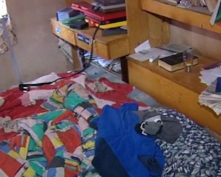 Жена живее три седмици с трупа на съпруга си, синът й също починал