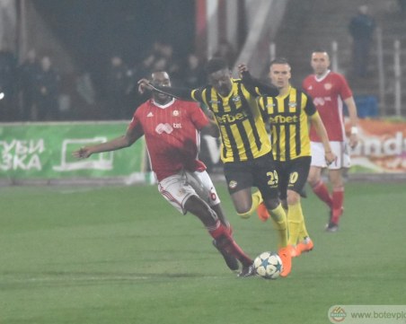 Автогол и куриозно попадение съсипаха слаб Ботев на Армията ВИДЕО