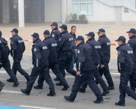 Чисто досие, 30 лицеви опори и 800 метра тичане и ставаш полицай