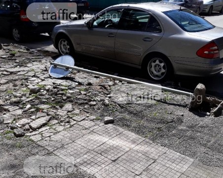 Пловдивчанин: Нарушителите побеждават  и ликуват като чупят знаците в Пловдив СНИМКИ
