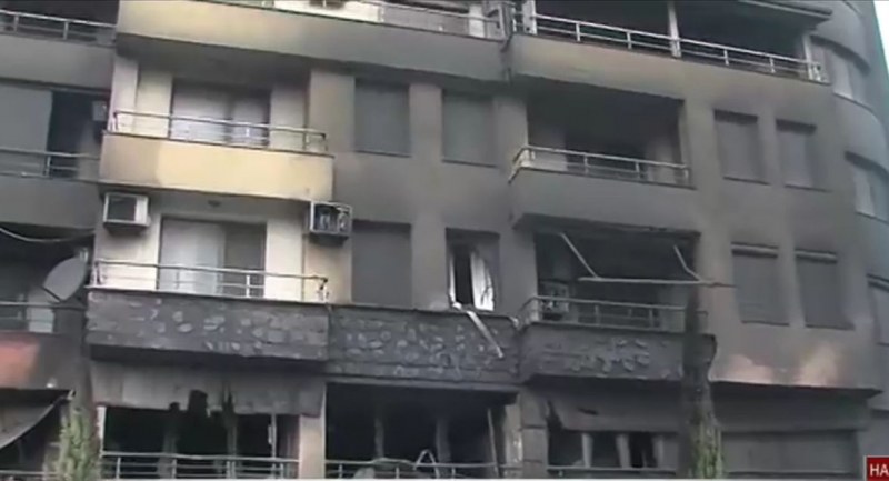Голям пожар избухна в жилищен блок, евакуираха десетки души