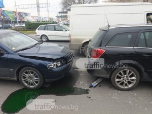 Две коли се „целунаха” на колелото на Панаира СНИМКИ