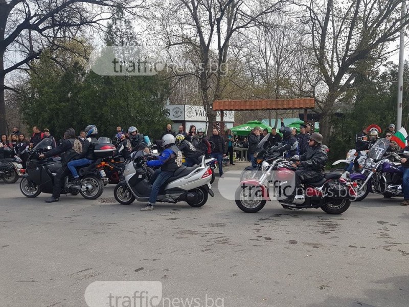 Улиците на Пловдив се напълниха с мотористи! Вой на мотори огласи града СНИМКИ