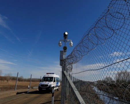 Блокираха 20 автобуса с българи на сръбско-унгарската граница
