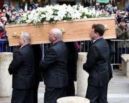 Стотици роднини, приятели и колеги се сбогуваха със Стивън Хокинг на погребението му