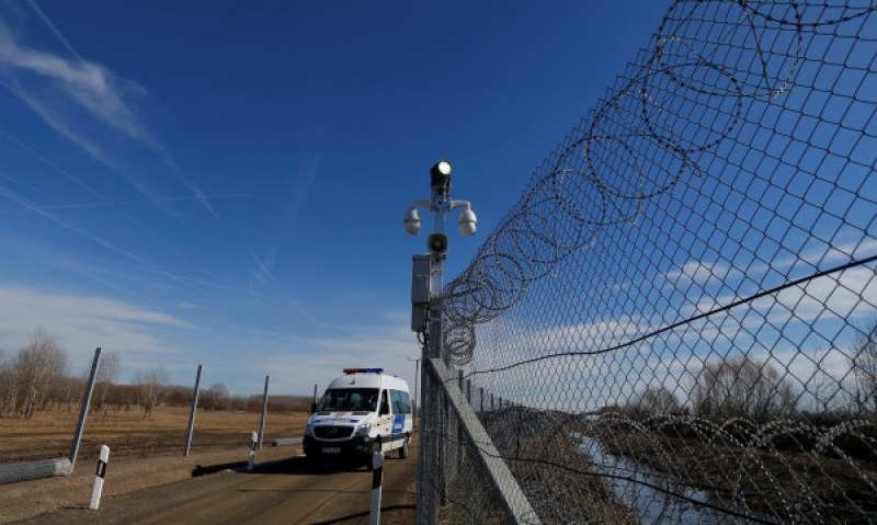 Блокираха 20 автобуса с българи на сръбско-унгарската граница