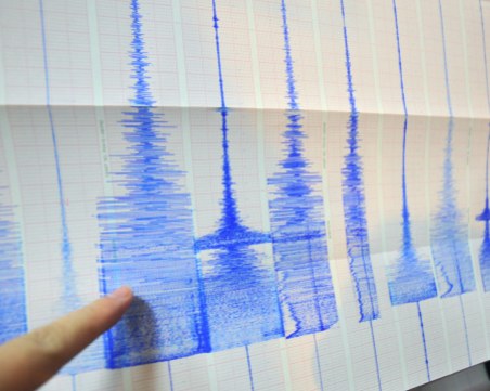 Два силни труса разклатиха земята днес