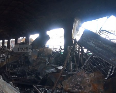 Изгорелите вагони – купчина ламарини в пловдивското депо ВИДЕО