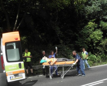 Кола се преобърна в Кресненското дефиле, има ранен