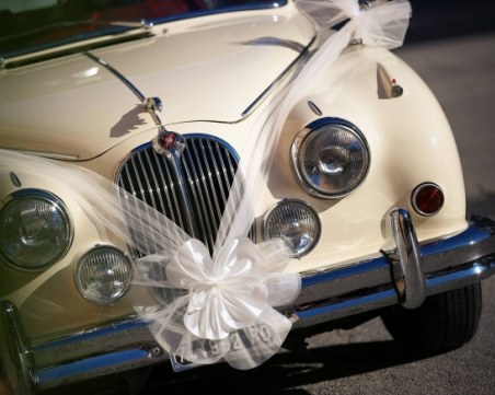 Полицаи погнаха сватбарска автоколона, глобиха 37 шофьори