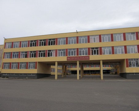 Ученичка почина пред училище, винят Бърза помощ