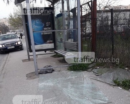 Вандали изпотрошиха цяла спирка. Какво им е виновна?!