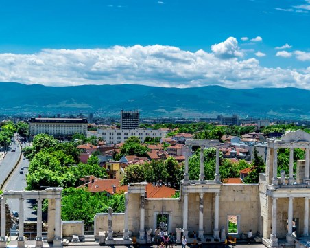 Истински пролетен ден днес в Пловдив! Живакът скача до 20 градуса
