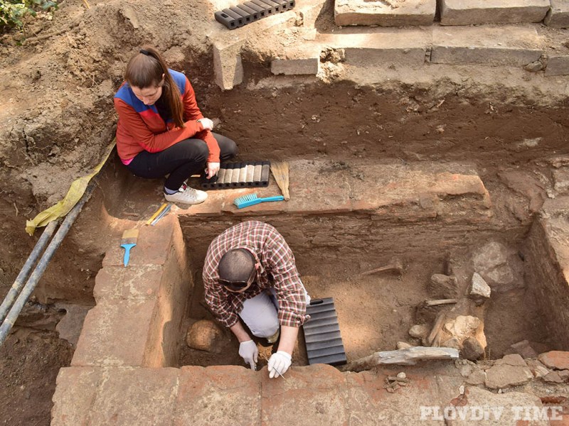 Древно погребение с костенурка изуми археолозите в Пловдив СНИМКИ