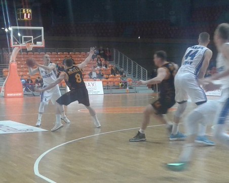 Академик Бултекс 99 победи, но не беше достатъчно