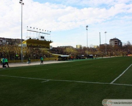 Ботев подкрепя протеста на феновете за Колежа ВИДЕО