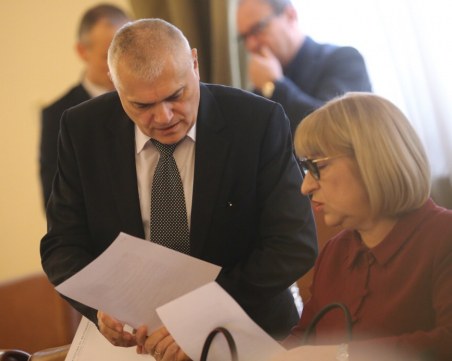 Двама министри дават обяснение за избягалите затворници