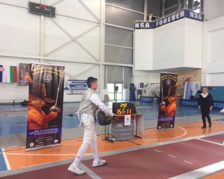 Пловдивски талант със злато от турнир по фехтовка СНИМКИ