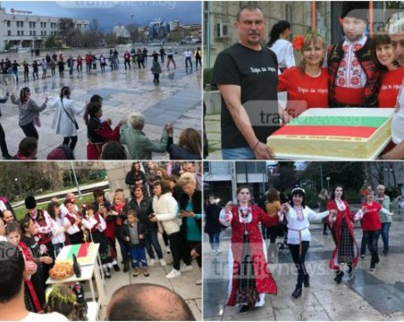 Пловдивското неделно хоро отпразнува 3-ти рожден ден! Хиляди се хванаха за ръце СНИМКИ