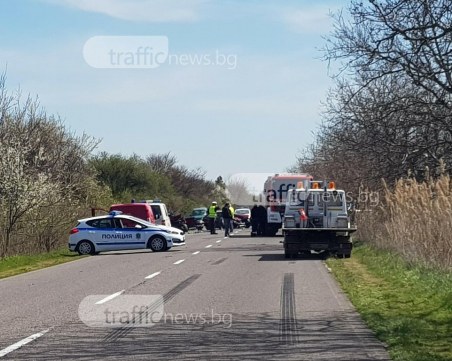 Шофьорът, предизвикал тежката катастрофа на Кемера, е с опасност за живота СНИМКИ