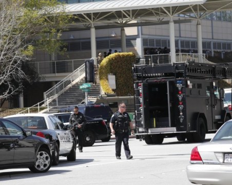 Стрелба в централата на YouTube! Има загинал и ранени