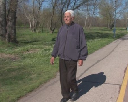 Възрастният мъж, ударен от колоездач на Гребната, е получил сътресение