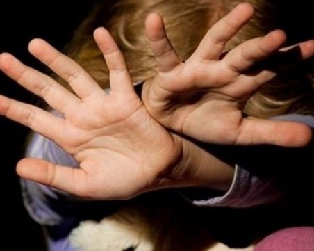 Блудство край Пловдив! Пастрок се гаври с 9-годишно момиченце