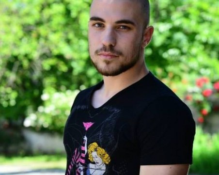 Мъж получи инсулт пред Спешен център - лекарите гледат и си похапват