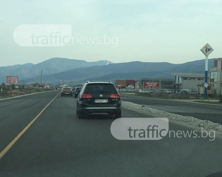Пловдив - Асеновград е тапа, колите пъплят с 10 километра в час СНИМКИ