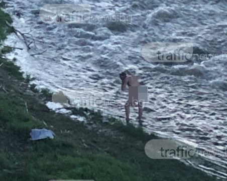 Чисто гол пловдивчанин цопна в Марица и даде старт на плажния сезон СНИМКИ