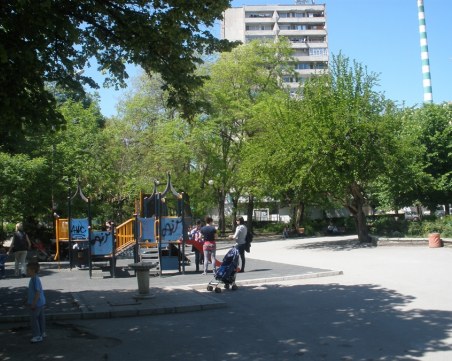 Зловонни миризми изтормозиха жителите на Източен