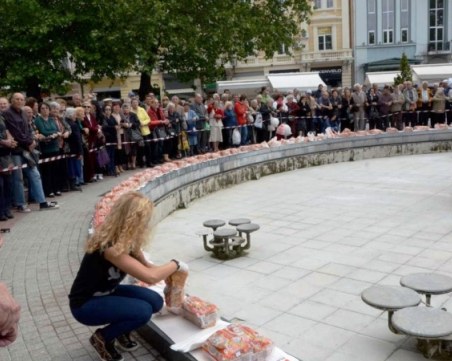 Гигантски козунак ще засити пловдивчани навръх Великден