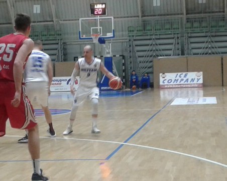 Кош от центъра при убедителна победа на Академик Бултекс 99