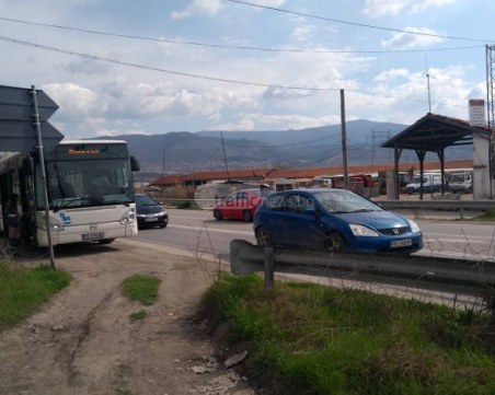 Пловдивчани звънят на 112, автобуси ги стовариха на Околовръстното СНИМКИ